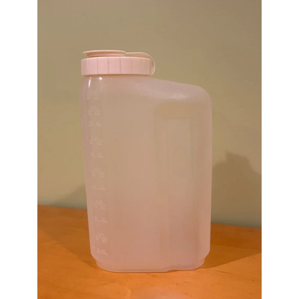 Rubbermaid vintage Servin Saver 2.75 Qt 2.4 L Pitcher Slim White Lid